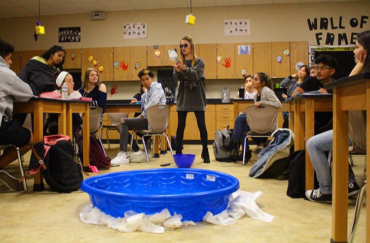 OTHS_FORENSICS's tweet photo. Density, you the real m/v=p 😎👐🏻#ActivatePriorKnowledge #KISDScience #OTHS https://t.co/lkOfDozNIz
