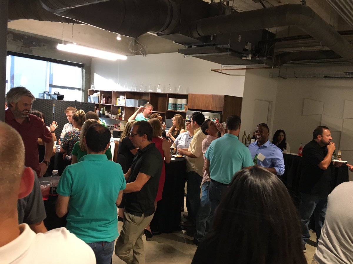 iAMaMixologist's tweet photo. @EcoSenseSSL Private corporate event #Beer and #Wine  #Bartender #Mixologist #DTLA #LA #EcoSense https://t.co/HxNrAJFTZp