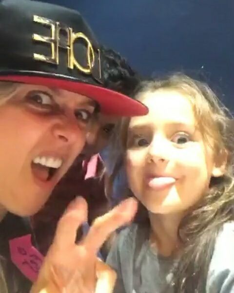 monstersdefey's tweet photo. 😜 #Isabella , ⚡@officialfey y @jancarlobg en el cumple de Paco. #Fey #JanCarlo https://t.co/IGEI9AWUjc https://t.co/SR8TMYvjLD