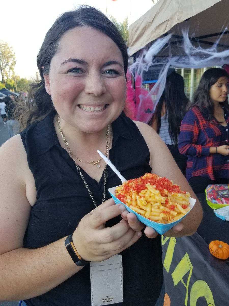 MsBurkechem's tweet image. Mac n cheese and hot Cheetos? Yes please!! Thanks @CehsHMA #spiceupyolife #cen10