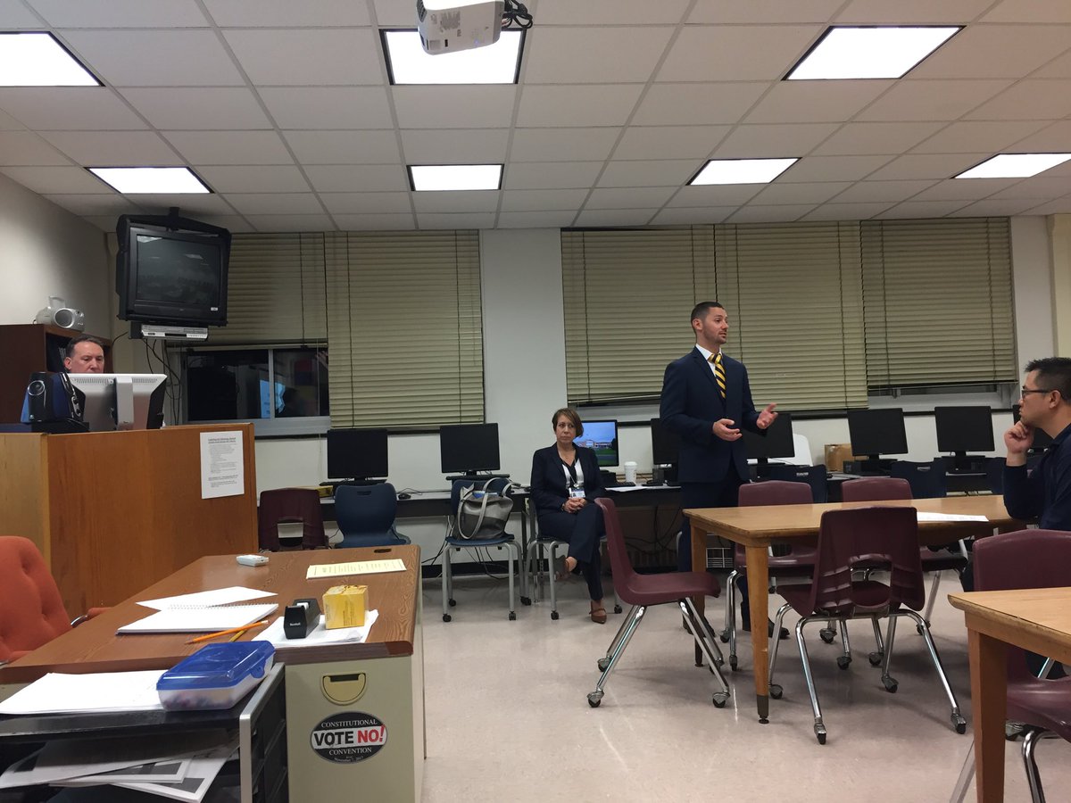 TwiceExcpt's tweet photo. #ParentUniversity @JerichoUFSD #jerichopps presenting #speced continuum of services @JSapK12 @CongerKim @jeffjaybaum https://t.co/s0zXHg1MZ2