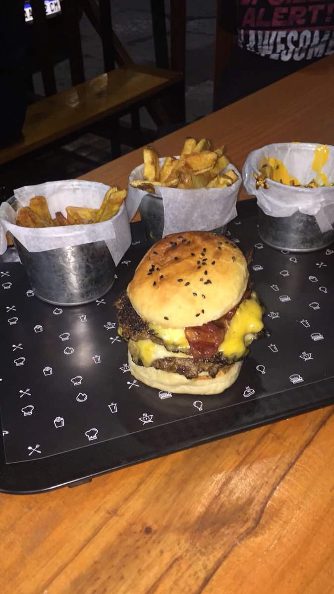 viajarmucho's tweet photo. #Americanburguer #alsima #previafutbol #seniorafa #hacoaj @NicoBarqui https://t.co/k26FAniqIB