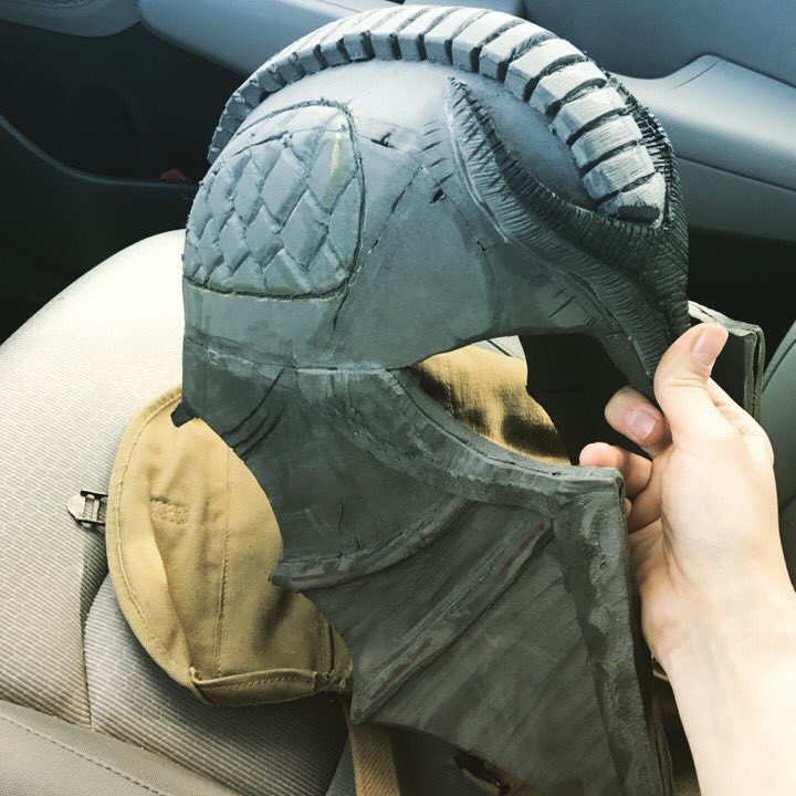 MatyNapier's tweet photo. Slowly coming together. Still lots to go on it. #DragonAgeInquisition #cosplay https://t.co/1ShZoLejU3