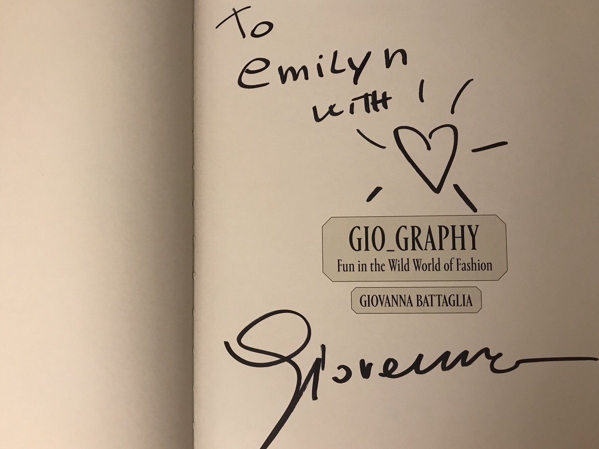 EmilynTeh's tweet photo. Dancing with @bat_gio ππ» #gio_graphy https://t.co/RzZP955PkQ