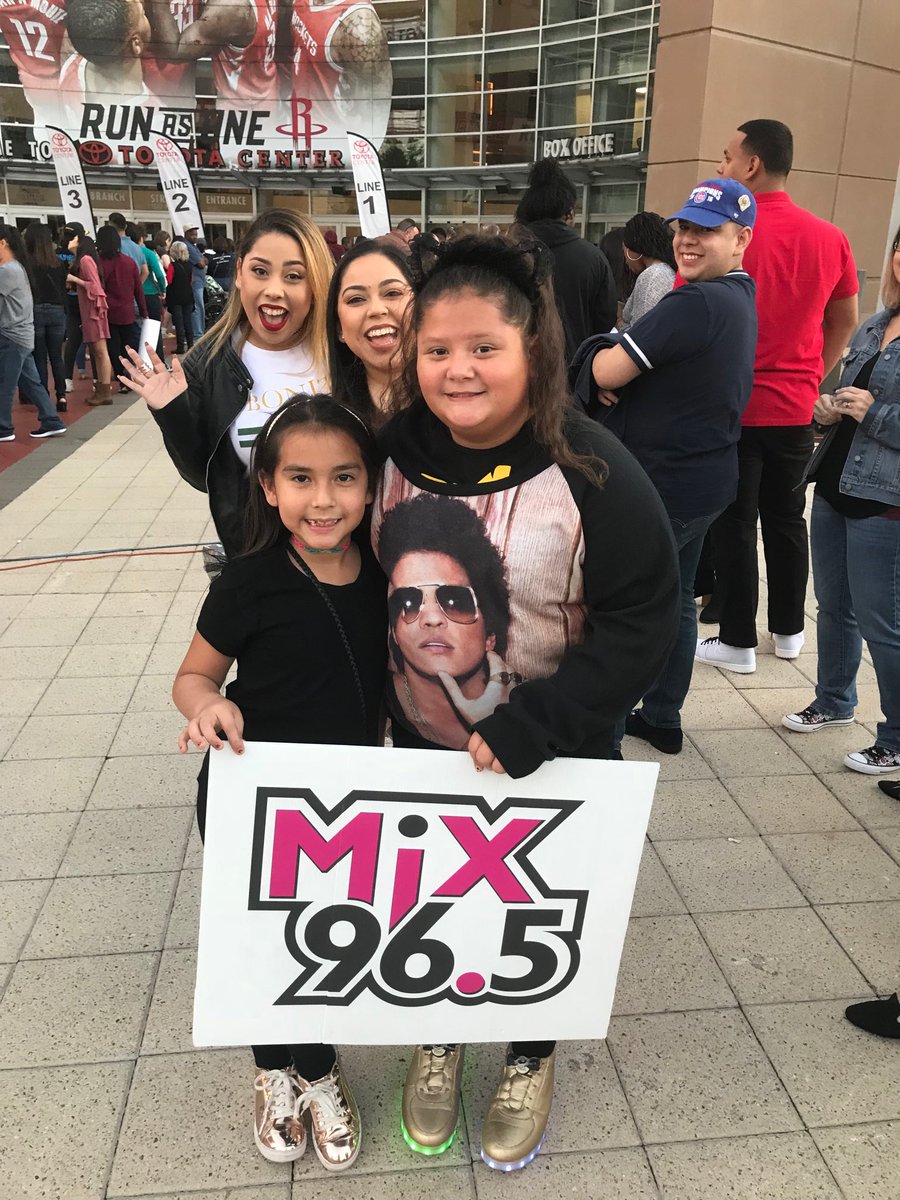 Mix965Houston's tweet photo. We are SO ready for @BrunoMars tonight @ToyotaCenter #24KMagicWorldTour #MiX965 #MiXCrew https://t.co/P9buLpJS06