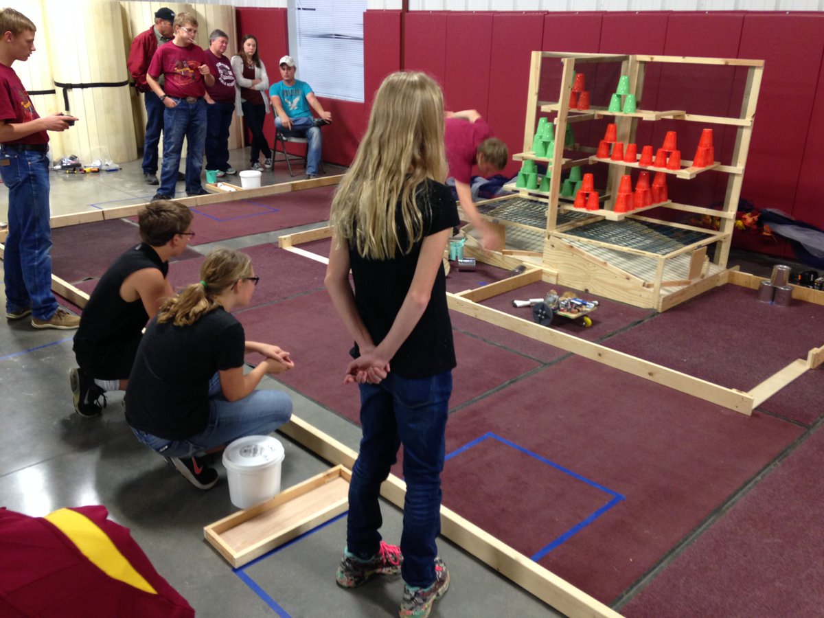 RustlerRobotics's tweet image. Got to work with the lovely people at @sunshinebible for robotics last week! Had a great time, here's to the season.