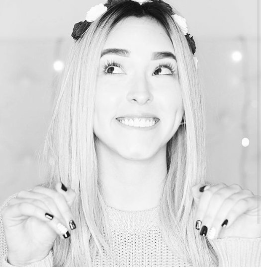 CombatePremiosW's tweet photo. Queres que gane @_kikanieto como mejor youtube? El que mas mg tiene sera el ganador finaliza el 30/10 de octubre💥 @KikaNietoLover https://t.co/MDXIEpvVa6