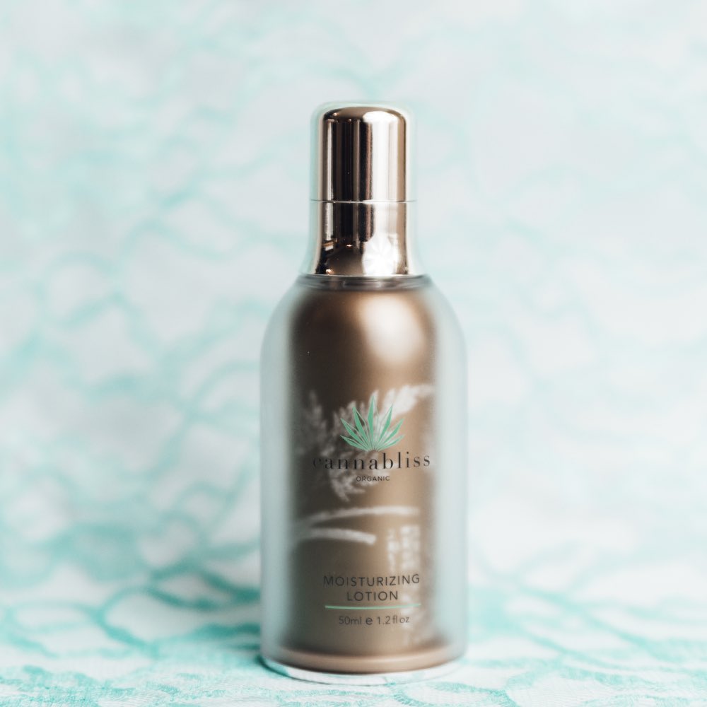 CannablissChic's tweet photo. Love the skin you're in! #nourish #hydate #greenbeauty #organicskincare #cbdcures #hempheals #nontoxic #crueltyfree #veganlotion #hempoil https://t.co/dz6xFq8mnR