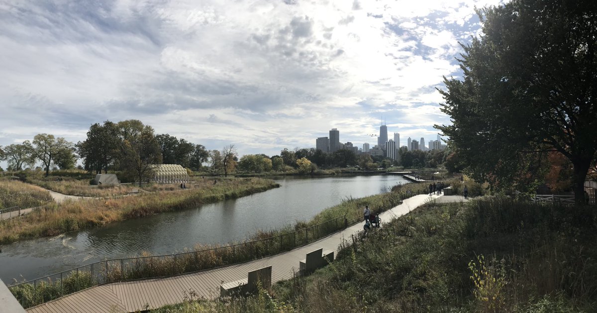 alexnahas's tweet photo. Hey Chicago, youโre pretty neat #somanyviews #BreastCancerAwarenessMonth https://t.co/LEBbji1oR0