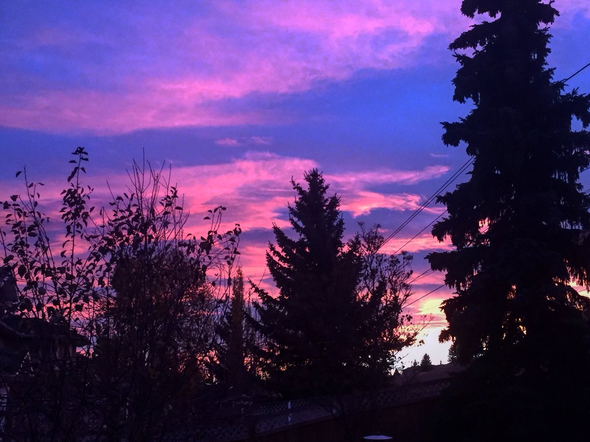 tmn0316's tweet photo. @CTVdavidspence @Neil_Zee crazy sunset tonight!! #pink #yycsunsets https://t.co/mpTQcHMiuF