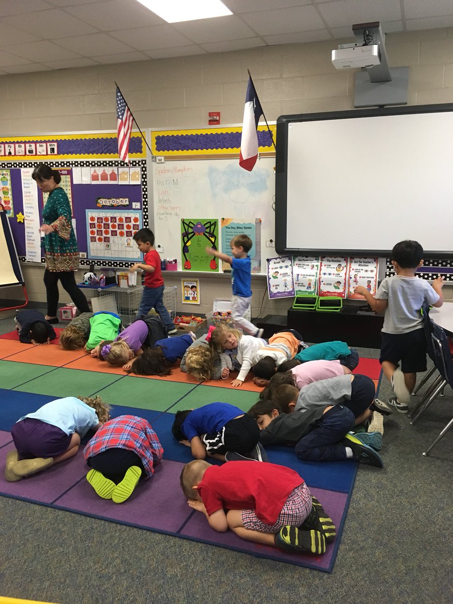 msgonzalesmde's tweet photo. Another great day with Ms. Bailey and the WITS program. #pk #pumpkinpuppetshow @MDEJJordan https://t.co/6CG1Ttqqvd