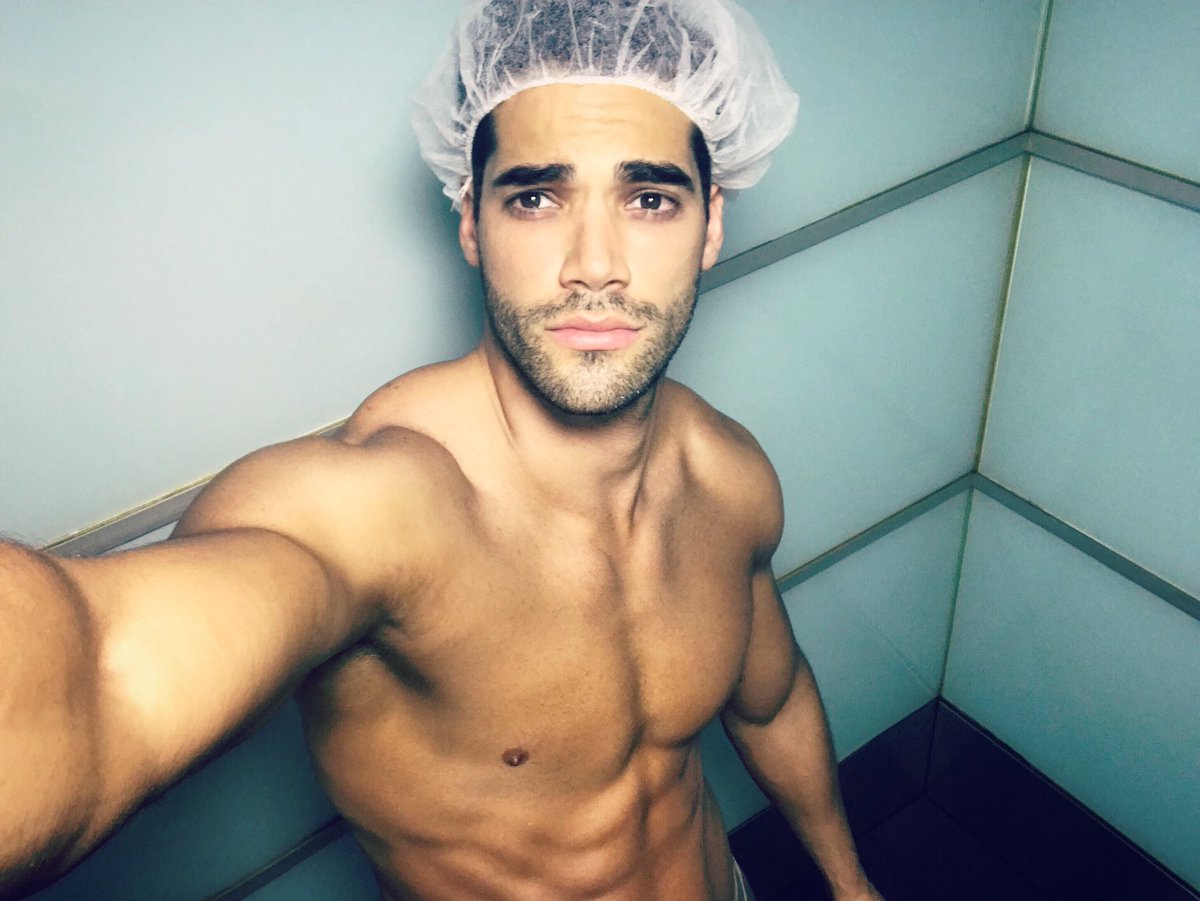 GutyCarreraT's tweet photo. Enjoying every step in my life. Tan time ✔️ | #NoParamos #tantime #LosCarrera #makestrong… https://t.co/tZuBkejX9I https://t.co/WUGgitKkrn
