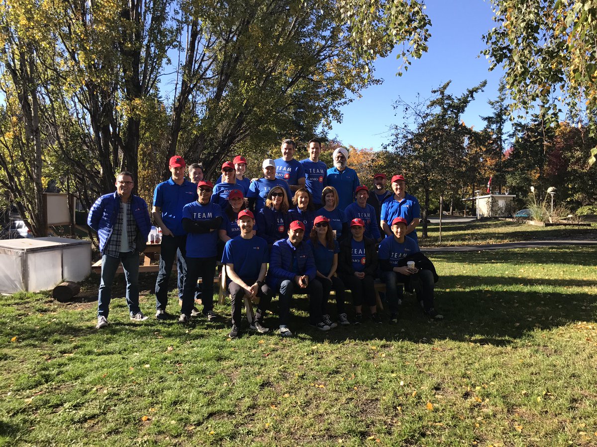 bmobonner's tweet photo. Giving back with the leadership team on Vancouver Island.Getting gardens ready at Garth Homer Society #proudtoworkatbmo @garthhomerscty https://t.co/TqQFC5EWgW