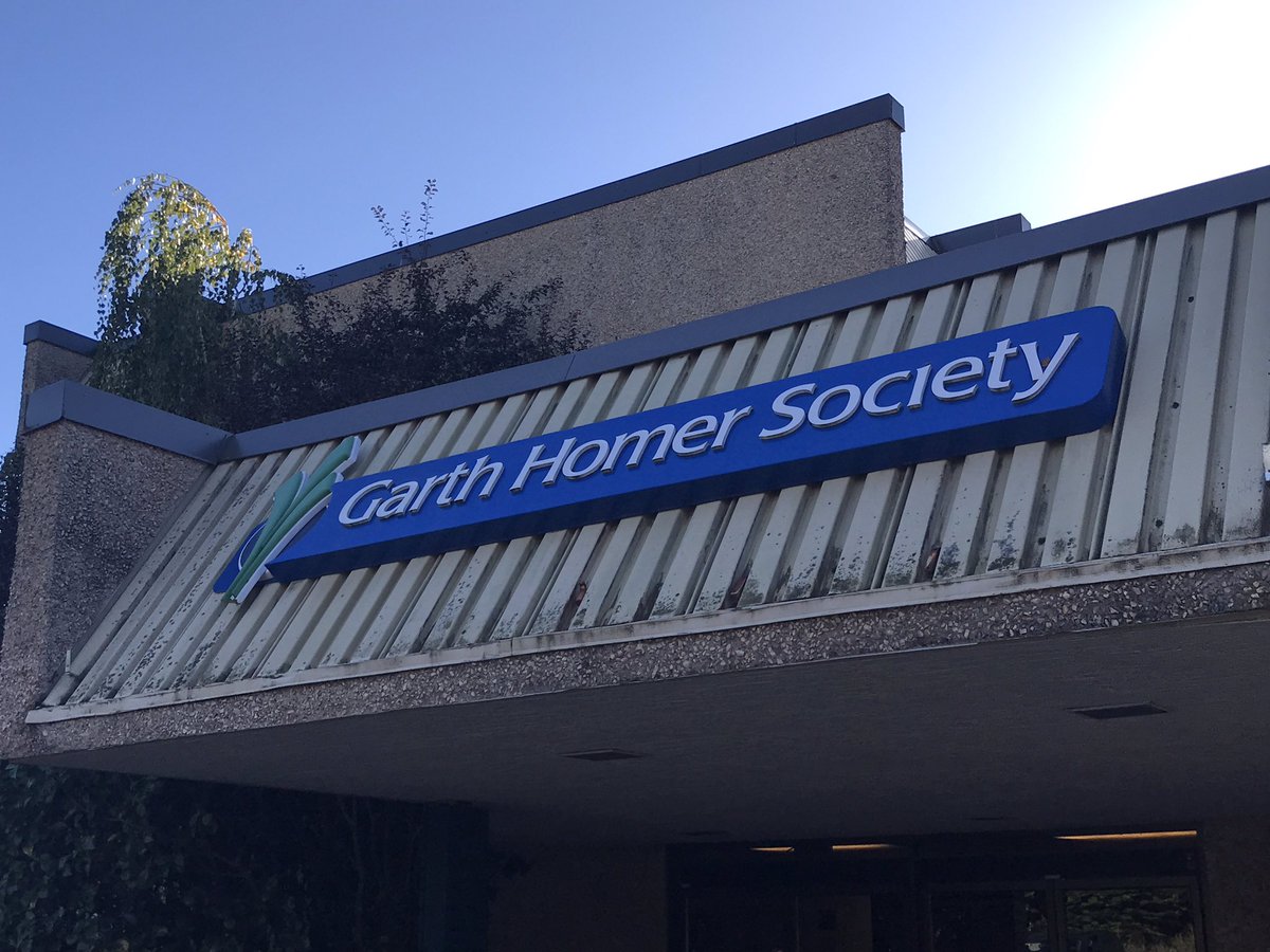 bmobonner's tweet photo. Giving back with the leadership team on Vancouver Island.Getting gardens ready at Garth Homer Society #proudtoworkatbmo @garthhomerscty https://t.co/TqQFC5EWgW