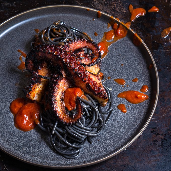 viktoriastable's tweet photo. Frightfully delicious grilled octopus over squid ink pasta, and tomato garlic sauce - https://t.co/fqisYN1Cpn https://t.co/bRrmAvgIF3