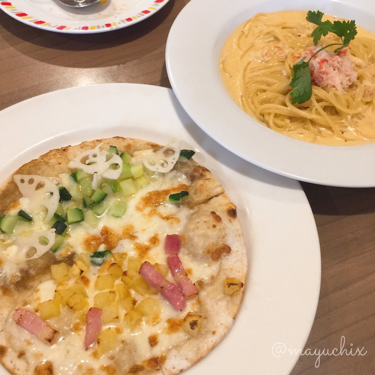ট ইট র まゆち グラッチェガーデンズ 佐久市 ピッツァ食べ放題セット1299円が 広告クーポンで1099円 メイン サラダ スープバー ドリンクバー付き ピザは空いてると注文でき 混雑時は巡回で配られます ファミレスらしい味だけど この価格は
