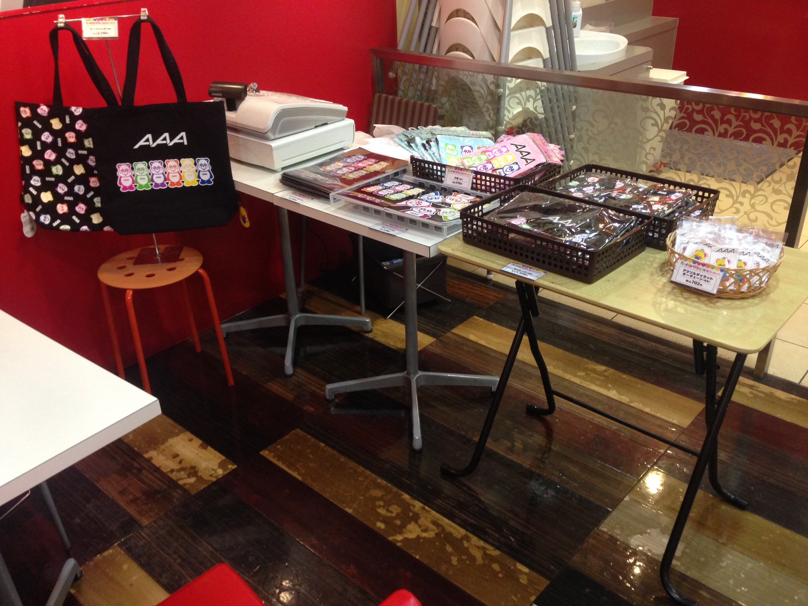 Twitter 上的 スイーツパラダイスコラボ 公式 宇都宮パルコ店より 只今 え パンダcafe In Sweets Paradise のコラボカフェを開催中 コラボメニューご注文でオリジナルえ パンダ風船 全6種 を1つプレゼント 店内ではbgmから映像 メンバーの特大パネルまで