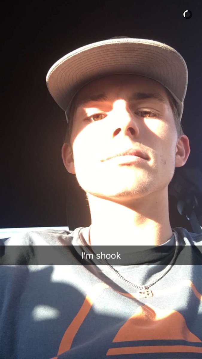 chagirllauren's tweet image. I POSTED THIS ON MY STORY AND THE GUY ENDED UP FINDING MY SNAPCHAT SOMEHOW AND SENT ME THIS. OHMYGOD