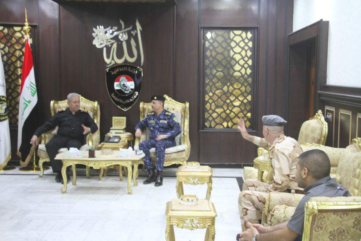 Genralshaker's tweet photo. قيادات #الجيش و #جهاز_مكافحة_الارهاب في ضيافة قائد الشرطة الاتحادية الفريق #رائد_جودت لمناقشة التطورات الامنية . https://t.co/Dk8mr2bstC