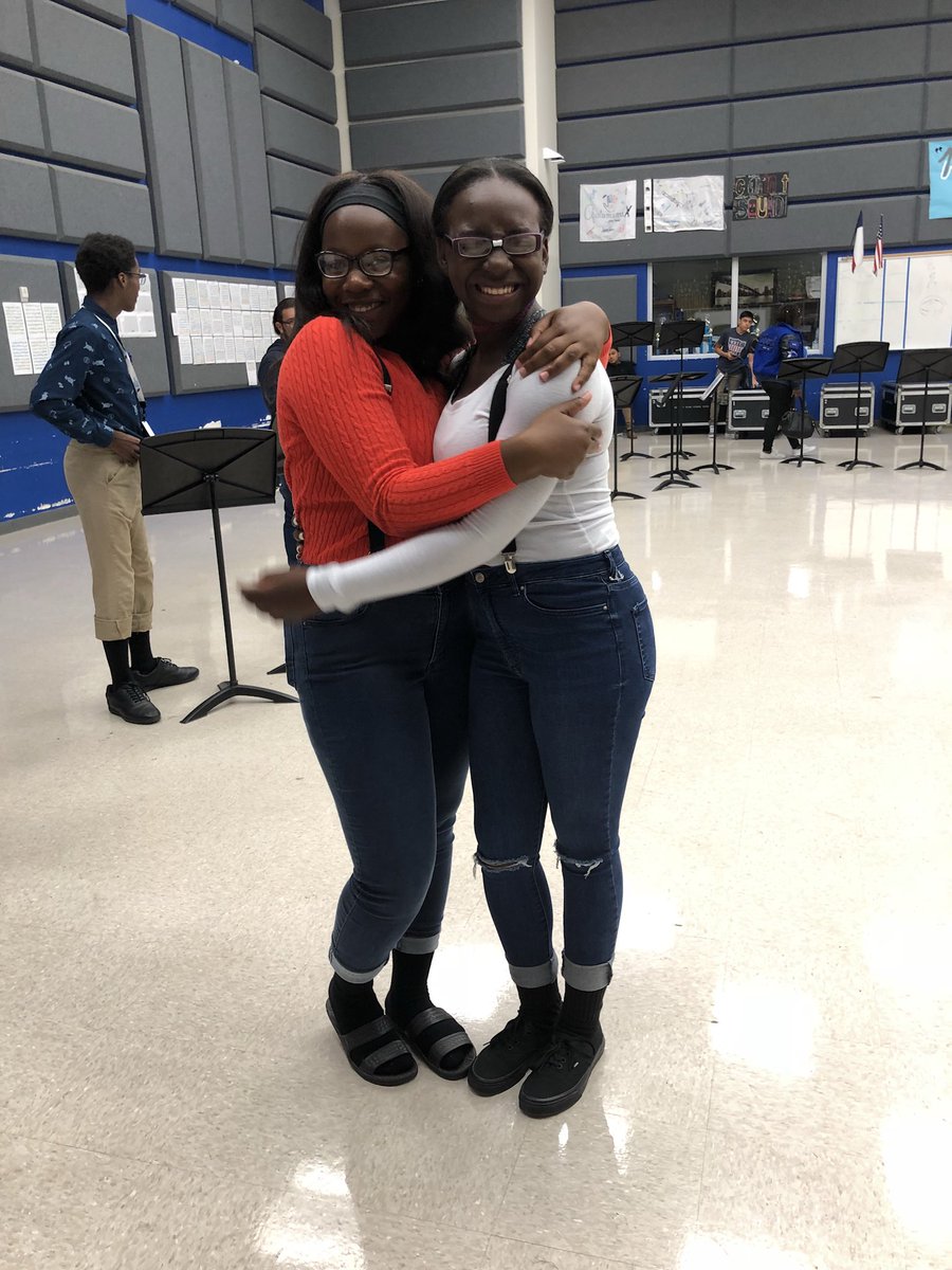 destinyy0512's tweet photo. Nerd day #dkway @PreciousTiaraM https://t.co/5lVJSzK5QE