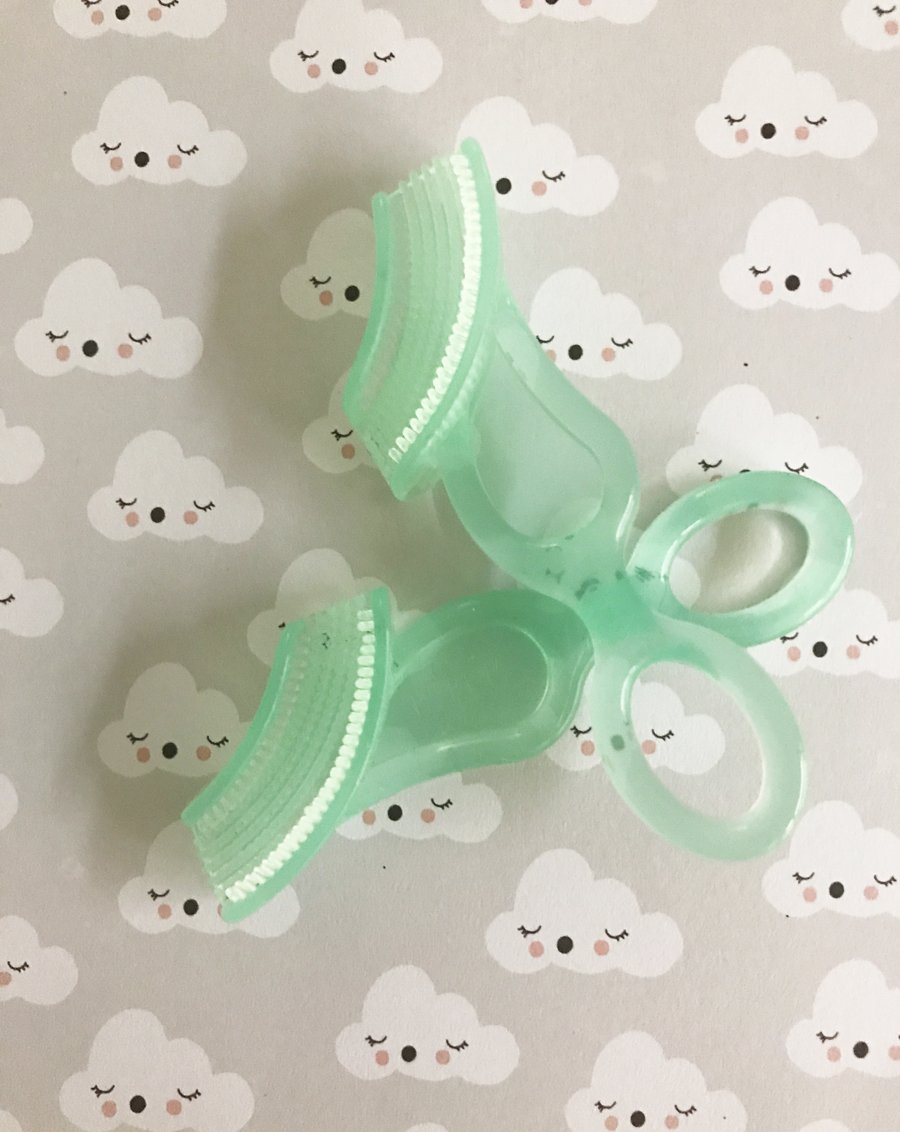 brushbabyuk's tweet photo. Who's awake on the #nightshift?๐ Our #ChewableToothbrush can be put in the fridge to cool/soothe #teething #gums. Also keeps mouth clean!๐ถ https://t.co/PtYwh6LOtb