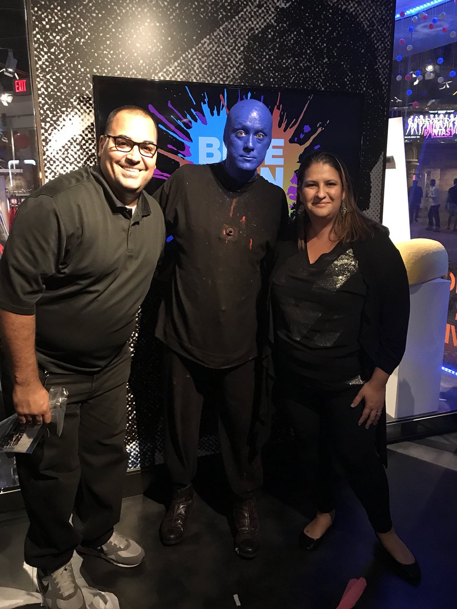 nyctechmommy's tweet photo. Another great night checking out #BlueManGroup β This time in #LasVegas! Hereβs our #blueman face! Lol π #bloggingblue #daretolive #hosted https://t.co/ZYkzqnbCnc