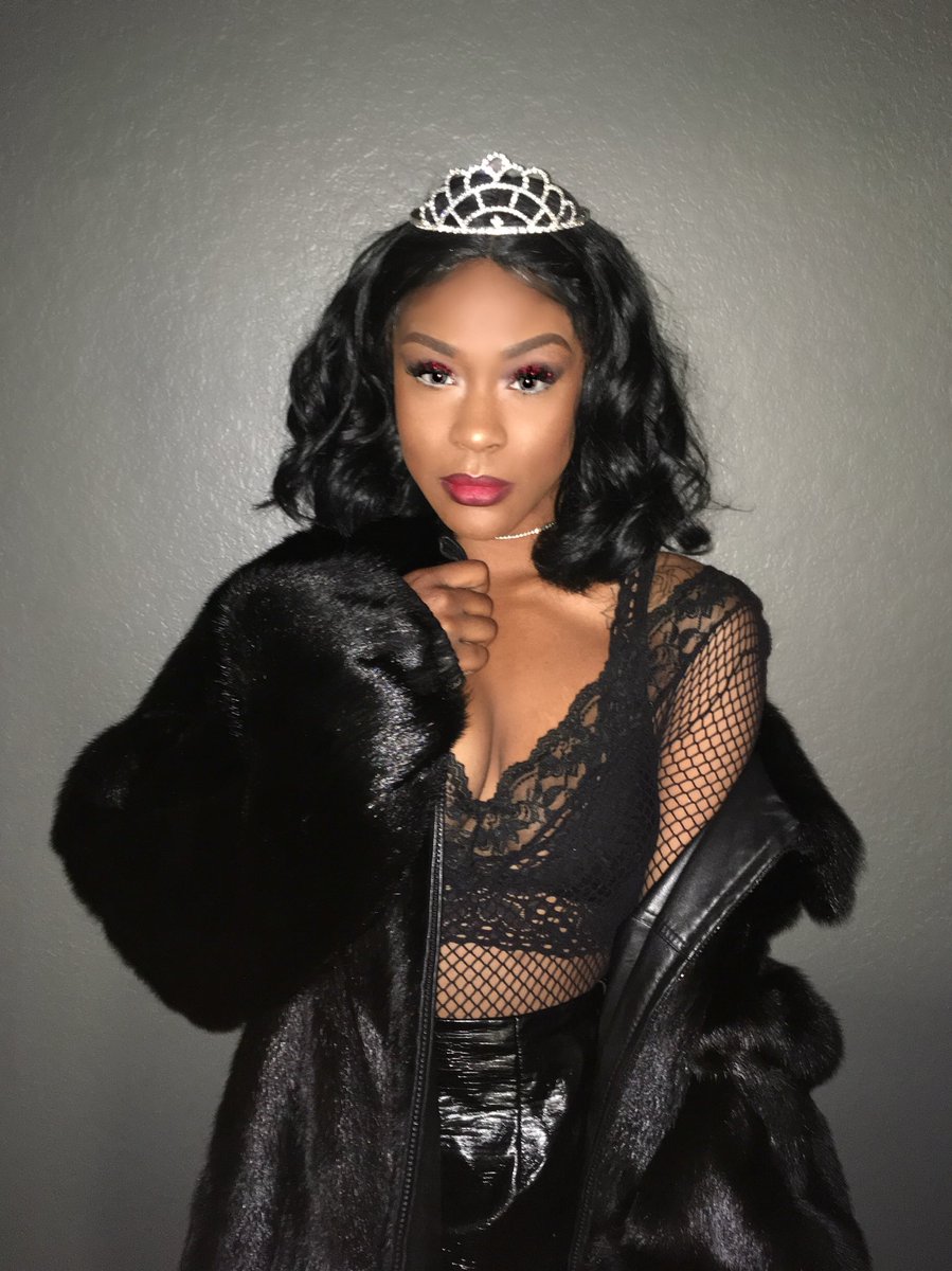 Dope_Princ3ss's tweet photo. Happy Birthday to me 🤤👑💅🏽 https://t.co/uXX64eB3m5