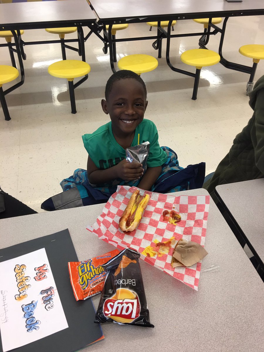 leighmragsdale's tweet photo. This is what our @CapeFranklin Family Conferences looked like tonight!!! Smiling kids, teachers, &amp; families!! #LeadLap #CTlearns https://t.co/zY5fgQF7Bd