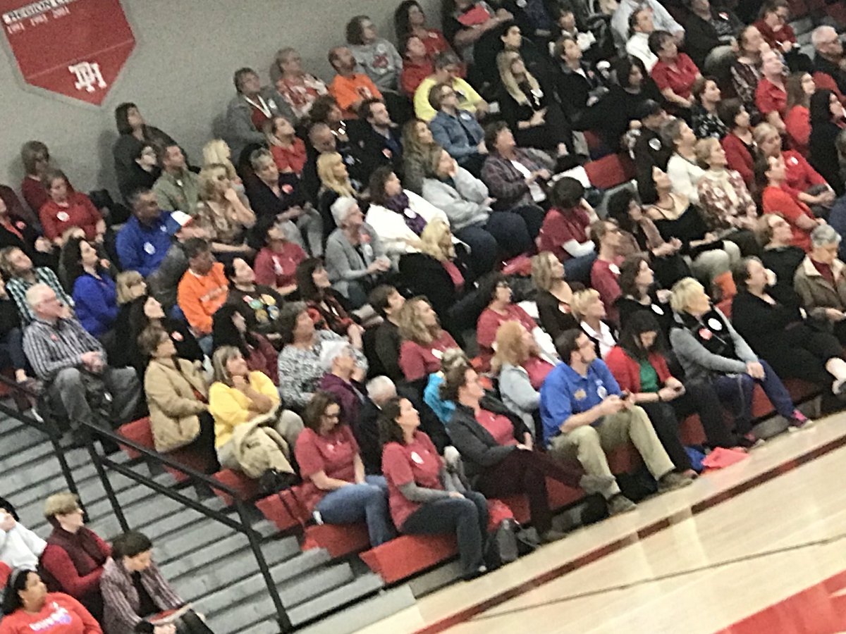 AmyRazor's tweet photo. NKY hear strong messages about future: Public School Thrives—The Commonwealth Thrives! #notkeepingthepromise Call Often tel:1-800-372-7181 https://t.co/z1UhEisSfB