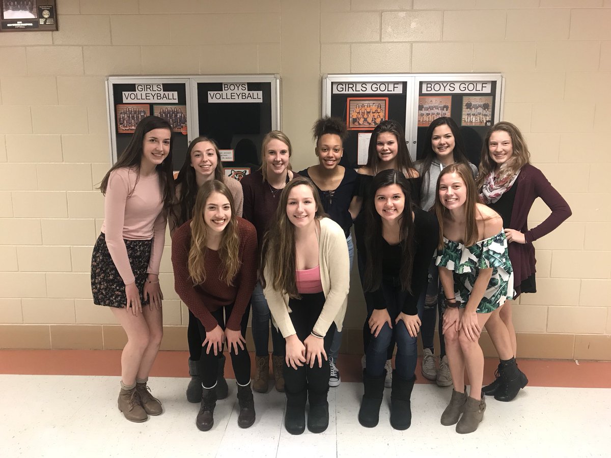 emmakorp23's tweet photo. proud to have been apart of this team. i’m already missing it❤️ #ifmbplh @aliford20 @afoote26 https://t.co/U0RGpYsefh