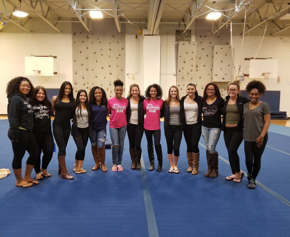 ERidgeCheer's tweet image. #SectionalWeek #DressLikeYourCoachDay 

Guess the girls know how much coach likes her boots and flip flops