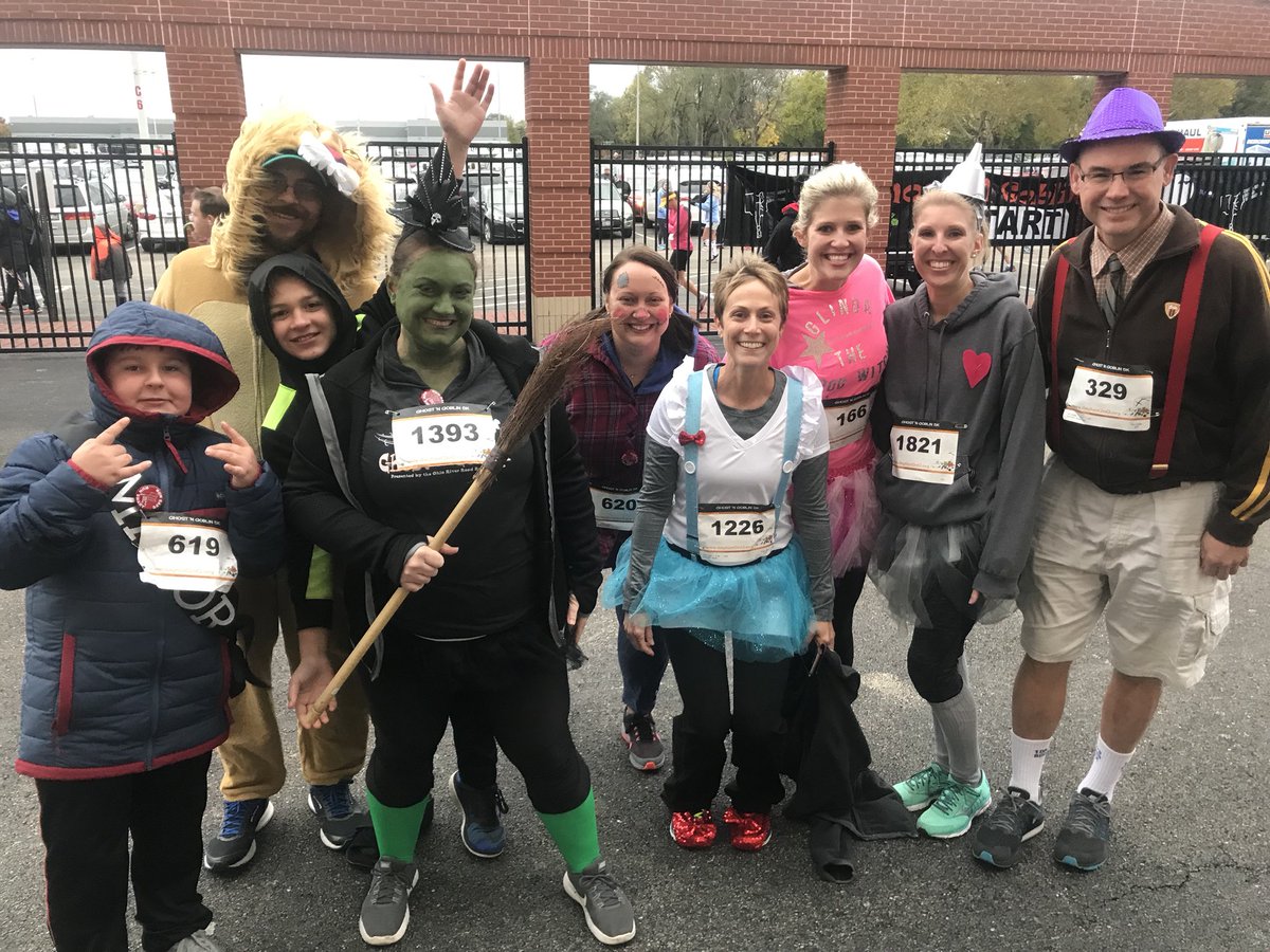 GEnrightWHIO's tweet photo. At the #OhioRiverRoadRunnersClub annual #GhostNGoblins 5K at #WelcomeStadium in #Dayton @whiotv #ORRRC ๐๐๐๐ฝโโ๏ธ https://t.co/0nD78OmHkJ
