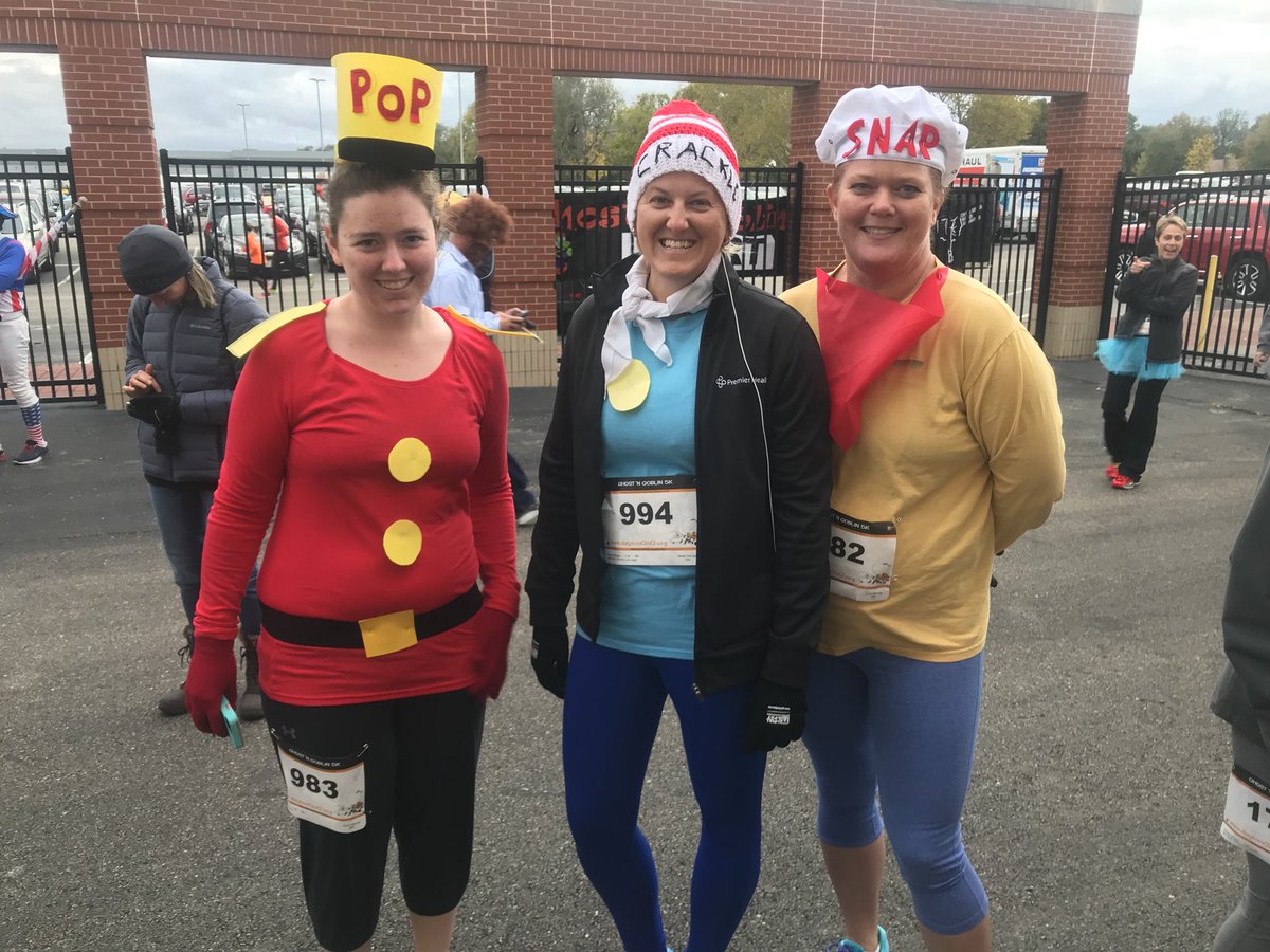 GEnrightWHIO's tweet photo. At the #OhioRiverRoadRunnersClub annual #GhostNGoblins 5K at #WelcomeStadium in #Dayton @whiotv #ORRRC ๐๐๐๐ฝโโ๏ธ https://t.co/Md8Blbvkuv