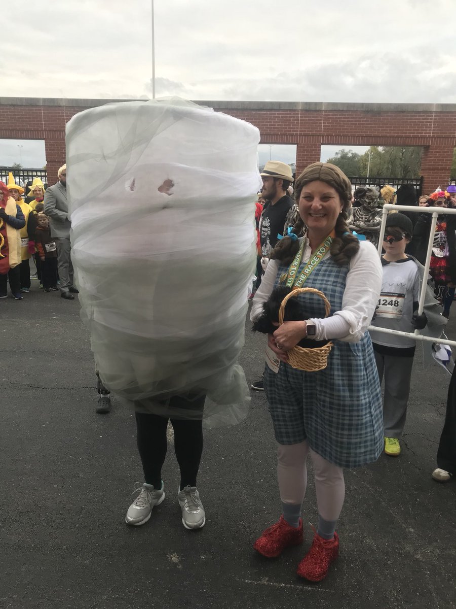 GEnrightWHIO's tweet photo. At the #OhioRiverRoadRunnersClub annual #GhostNGoblins 5K at #WelcomeStadium in #Dayton @whiotv #ORRRC ๐๐๐๐ฝโโ๏ธ https://t.co/c1PZFT5oBt
