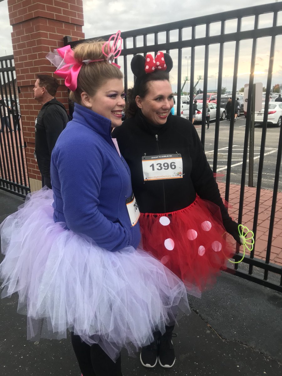 GEnrightWHIO's tweet photo. At the #OhioRiverRoadRunnersClub annual #GhostNGoblins 5K at #WelcomeStadium in #Dayton @whiotv #ORRRC ๐๐๐๐ฝโโ๏ธ https://t.co/c1PZFT5oBt
