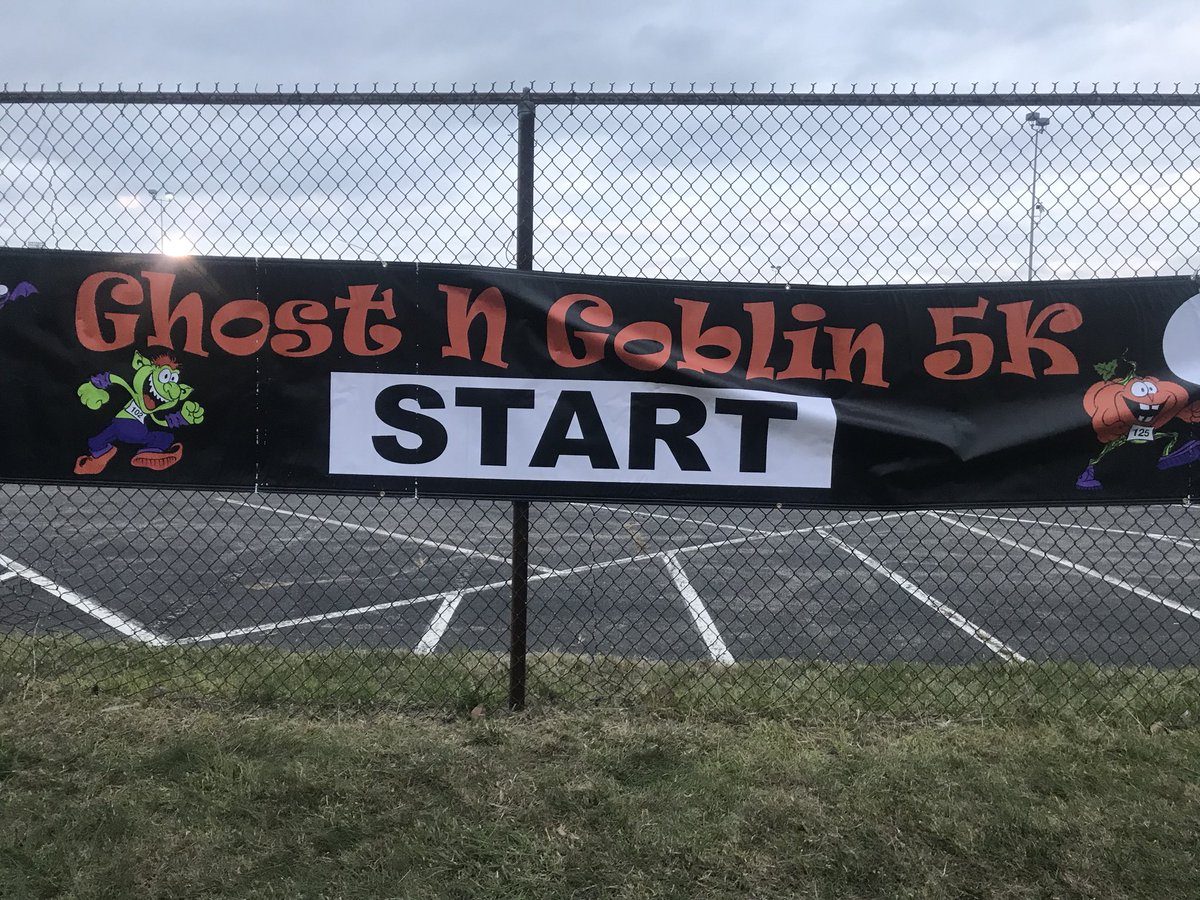 GEnrightWHIO's tweet photo. At the #OhioRiverRoadRunnersClub annual #GhostNGoblins 5K at #WelcomeStadium in #Dayton @whiotv #ORRRC ๐๐๐๐ฝโโ๏ธ https://t.co/hfHBz46kaG
