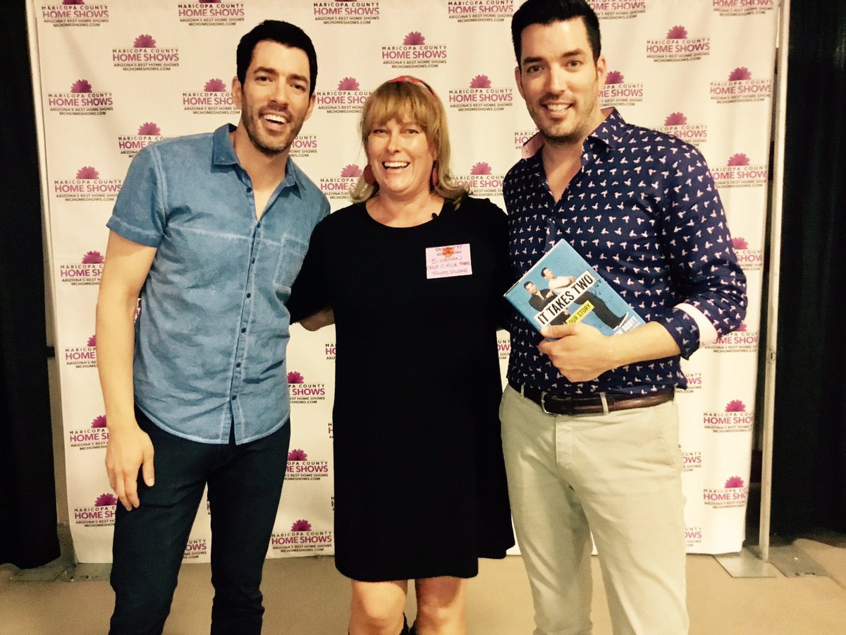 TomatoVolcano's tweet photo. Almost forgot to tell you about my hot weekend. Introducing Tomato Volcano &amp; meeting The Property Brothers! #innovation #newproducts https://t.co/oPAuYZOo6g
