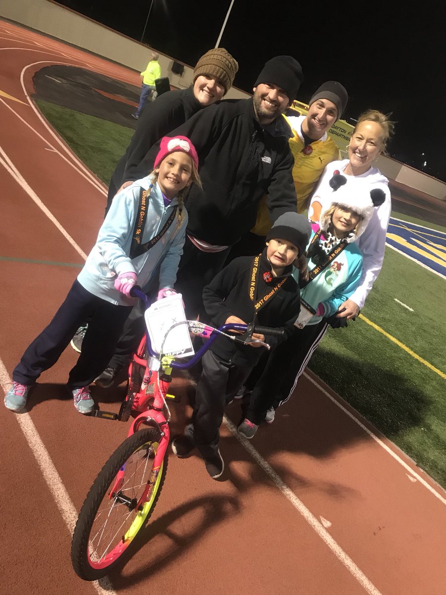 GEnrightWHIO's tweet photo. At the #OhioRiverRoadRunnersClub annual #GhostNGoblins 5K at #WelcomeStadium in #Dayton @whiotv #ORRRC ๐๐๐๐ฝโโ๏ธ https://t.co/cGT97cpueV