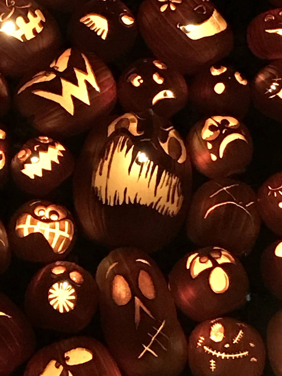 lhpoon's tweet photo. 🍂🎃🔥#Pumpkinferno 🔥🎃🍂
 #UpperCanadaVillage 
You’ll marvel at the  imagination, behold at the artistry &amp; astound that its all from pumpkins!🇨🇦 https://t.co/mGGGfM0Ybb