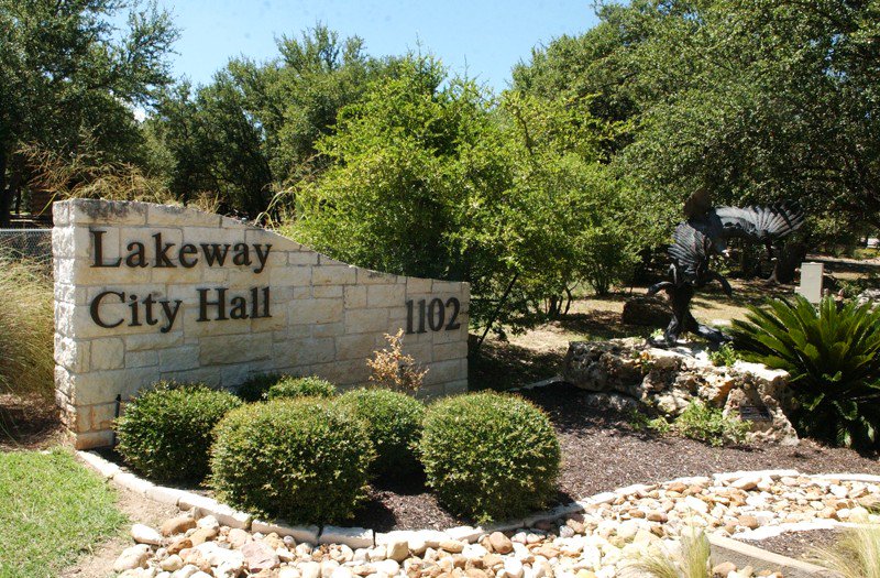 statesman's tweet photo. Lakeway mayor fined by Texas Ethics Commission for fake online ID: https://t.co/vb04RyQ3hS https://t.co/ndtHMABVUo