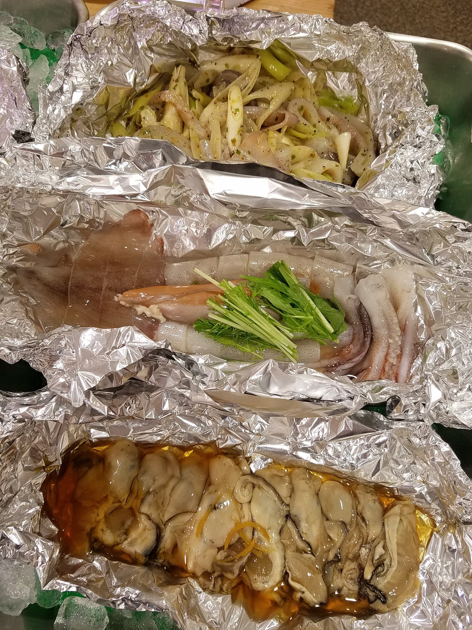 魚市 二子新地鮮魚店 Twitter पर 魚市です おはようございます 本日のおすすめ 人気のホイル焼きセット サーモンバターホイル 真いか ネギ塩ホイル いかワタ酒蒸しホイル 牡蠣柚子醤油ホイル 鮮魚お惣菜 まぐろあご肉スペアリブ 渡り蟹クリームパスタ