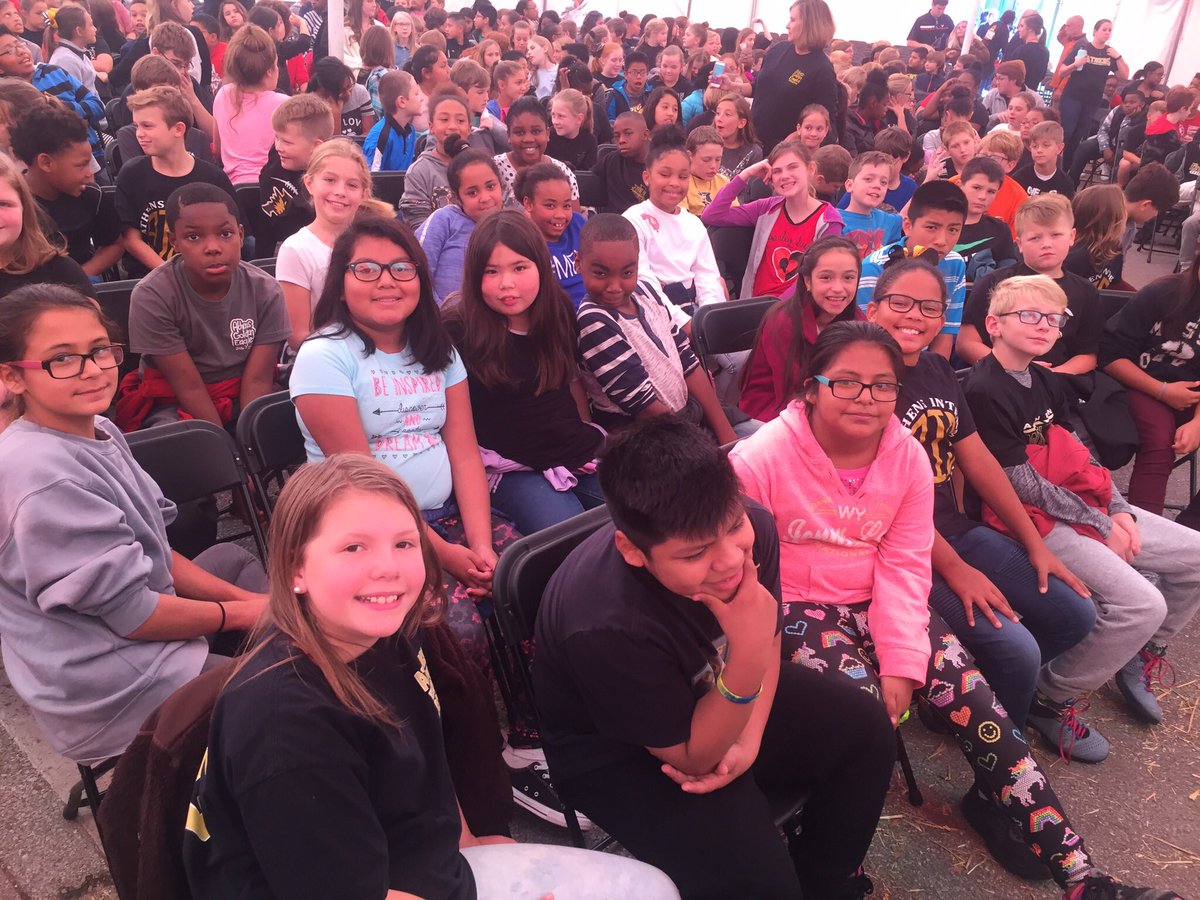 Anderson_beth81's tweet photo. Front row seats at The Storytelling Festival and sitting with the birthday boy! #AISProud https://t.co/YRZPPoM2Sh