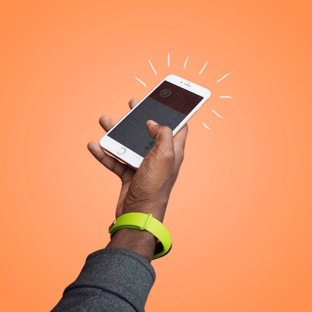 pulsebandz's tweet photo. Track your health with the swipe of your finger 👆🏾
➖
➖
#editorialshoot #fitnessfashion #getyours #fitfluencial #fi… https://t.co/H6nzLdvVJi https://t.co/a0848gyYyX