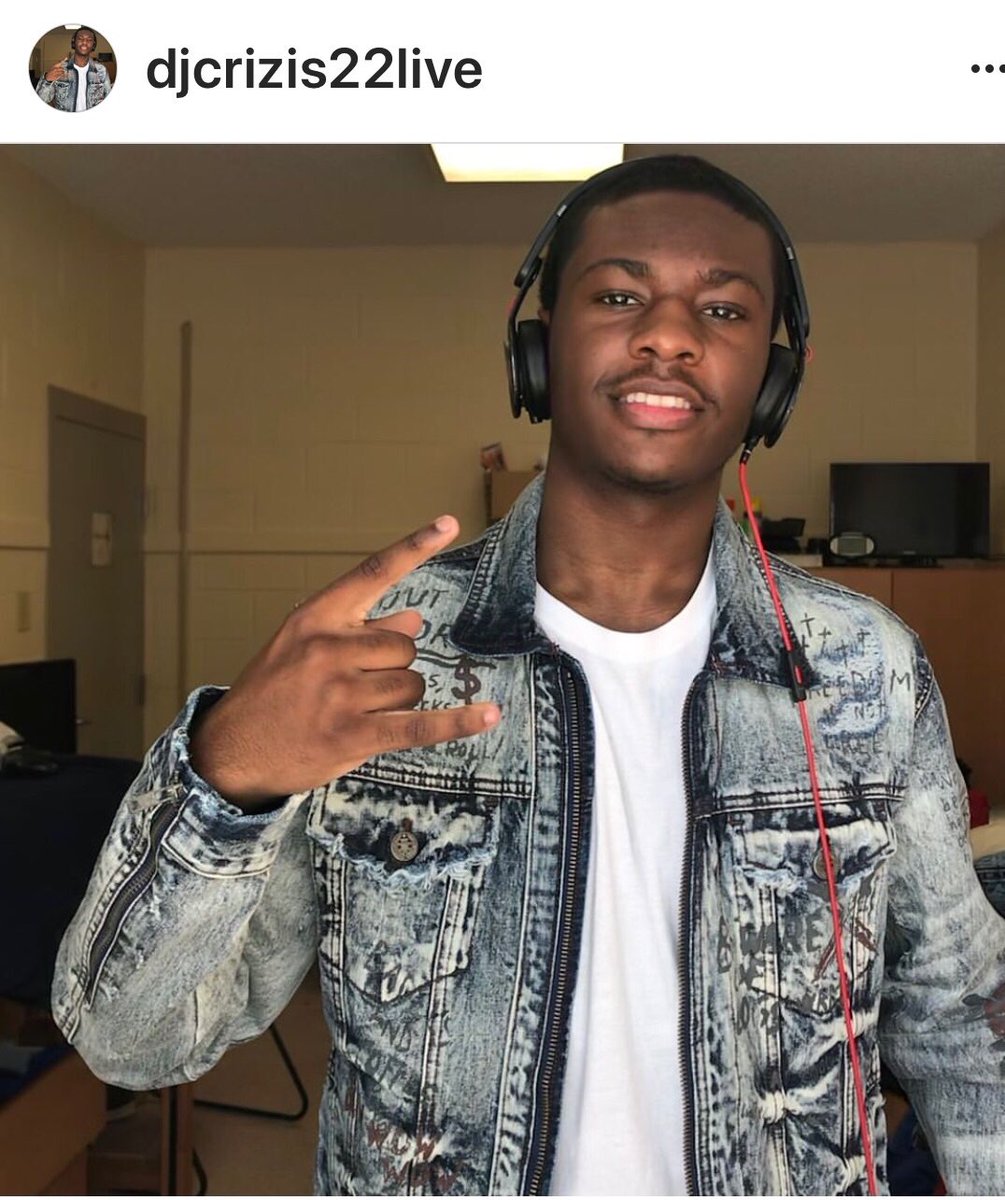 ksb1908's tweet photo. Just ordered my son’s #blazer for the #Honors & #Scholars Program at CAU. I’m so proud of him! @CAU #caumom #caumom21 #Scholarship 👏🏽👏🏽👏🏽 https://t.co/6tHhtsrTue