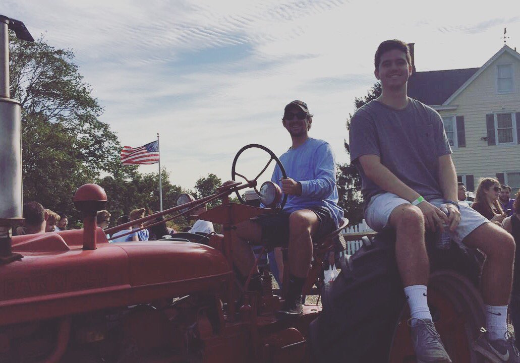 rybrownie15's tweet photo. Great weekend leading a couples apple picking retreat #autumn #applepicking https://t.co/DV16X4NazQ