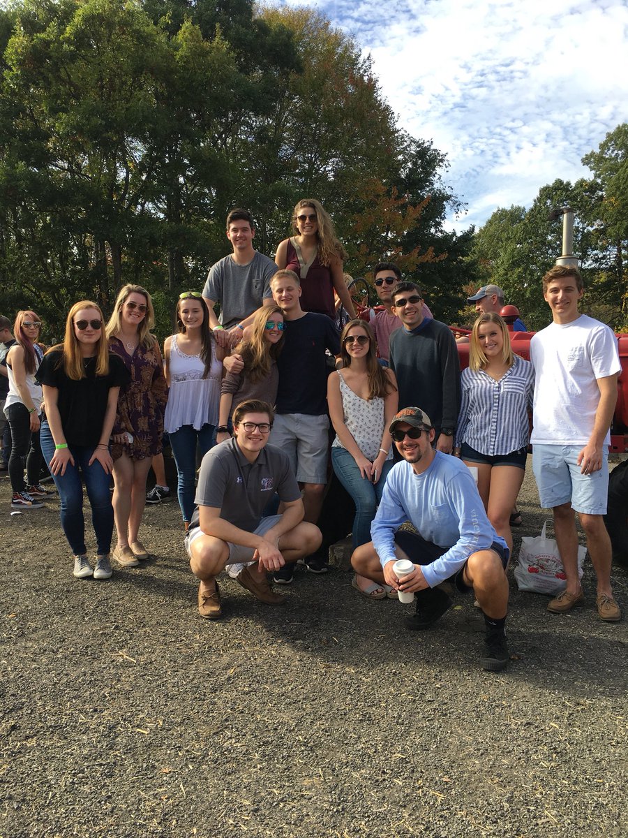 rybrownie15's tweet photo. Great weekend leading a couples apple picking retreat #autumn #applepicking https://t.co/DV16X4NazQ