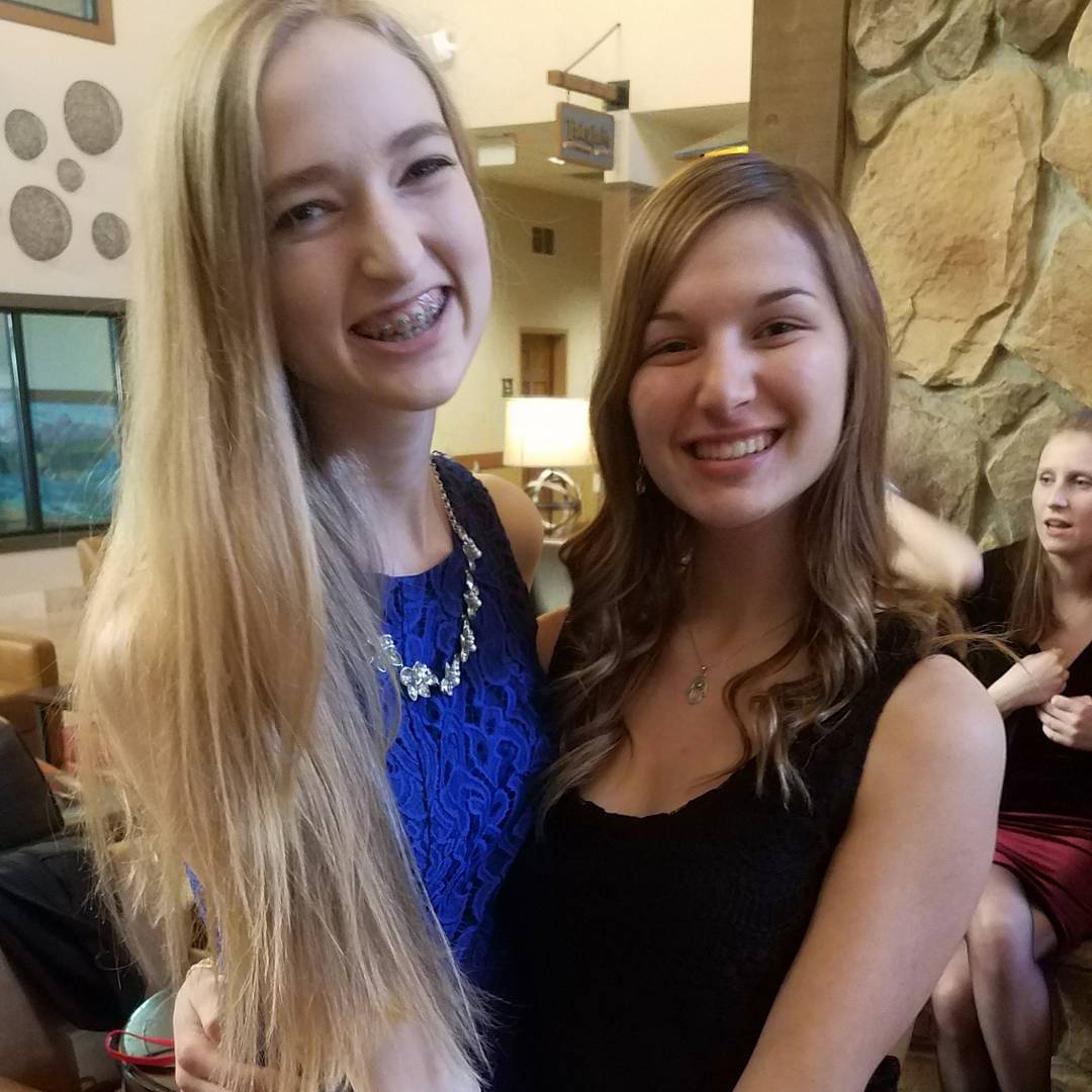 Grace_Chiaseeds's tweet photo. #BCDECAWEEK2017 #DECAbffs @BC_DECA @WI_DECA https://t.co/LADAFqilUi