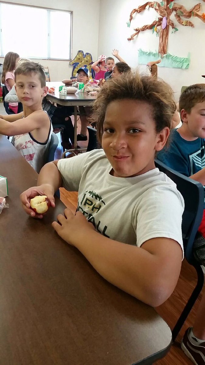 unitedwayccr's tweet photo. Kids in our #HealthyMealsProgram at Auburn Discovery Club participated in #CACrunch today! They had plums &amp;🥕to munch on. #FS2month #foodday https://t.co/n4xjnBHqQn