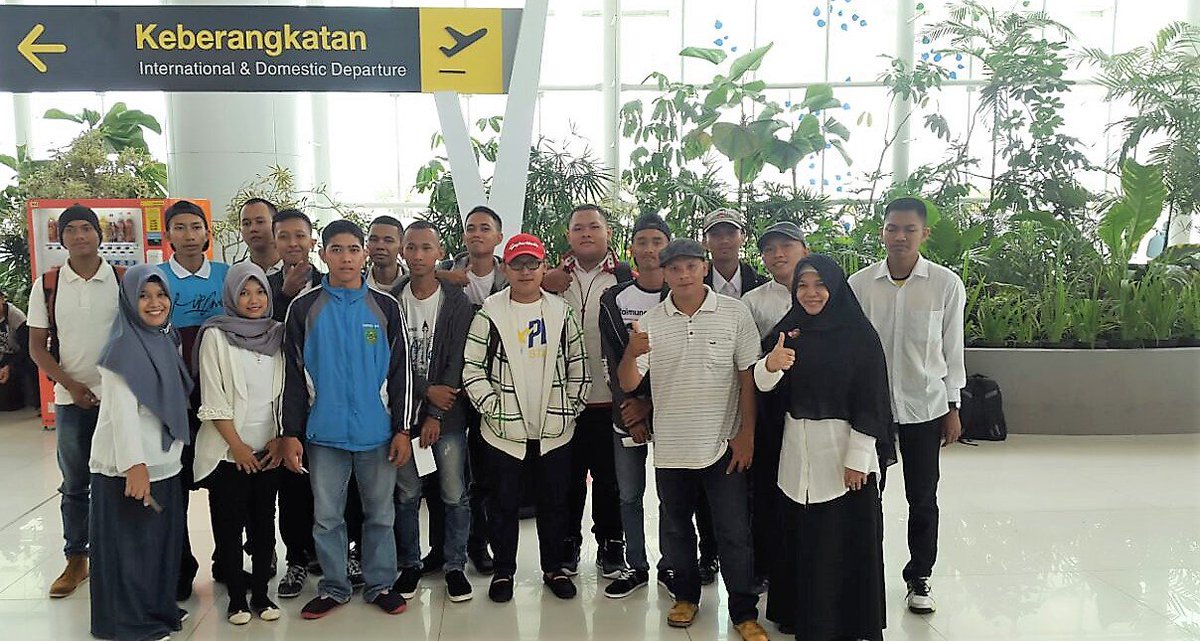 uptdblkibpp's tweet photo. Keberangkatan dan Pelatihan GRATIS Siswa UPTD BLKI Balikpapan 
ke BBPLK Serang ,Pelatihan Kejuruan otomasi industri dan otomasi PLC . https://t.co/Z1JmdbMBZ8