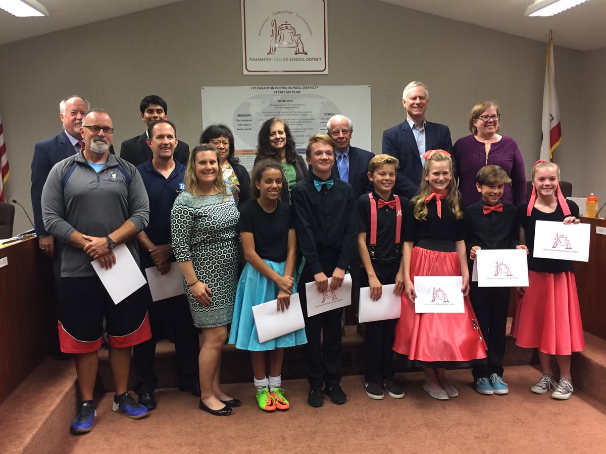 PrincipalAtHart's tweet photo. Honoring our Swing Dance Finalist at the school board meeting!
#harthuskies https://t.co/3Qw6i5T3Pj